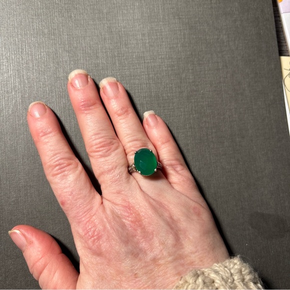 925 and 14k gold green Chrysoprase Ring sz 7 5.05g - Picture 3 of 4